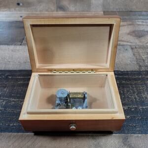 Walter Stahli Wood-Carvings Music Box Switzerland